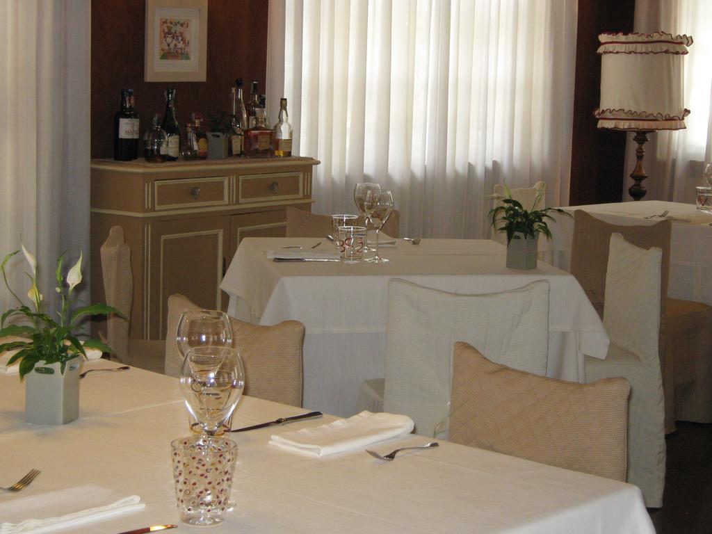 B&B Ristorante Del Monte Colleretto Giacosa Eksteriør billede